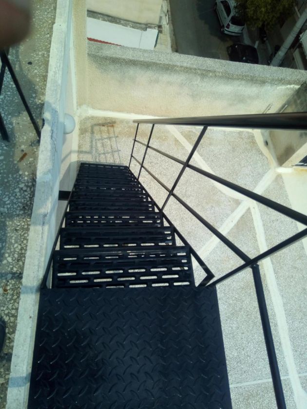 Σκάλες εσωτερικού κι εξωτερικού χώρου